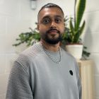 <div class="uk-background-default uk-flex uk-flex-middle uk-flex-center uk-flex-column"><i class="uk-text-muted" uk-icon="user"></i>Bradley</div>