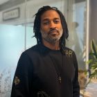 <div class="uk-background-muted uk-flex uk-flex-middle uk-flex-center uk-flex-column"><i class="uk-text-muted" uk-icon="user"></I>Daron</div>
